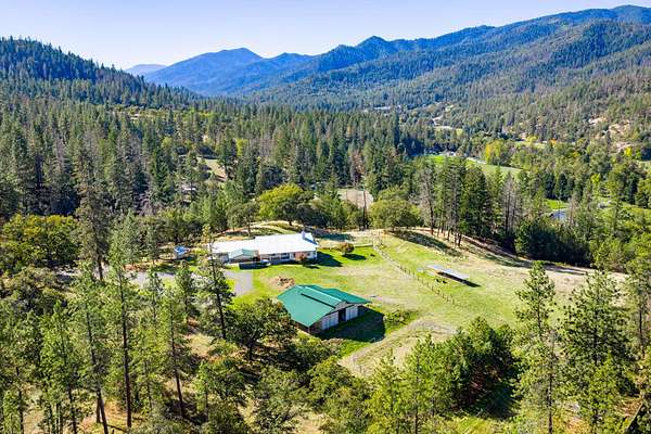 12.6 Acres of Land with Home for Sale in Jacksonville, Oregon