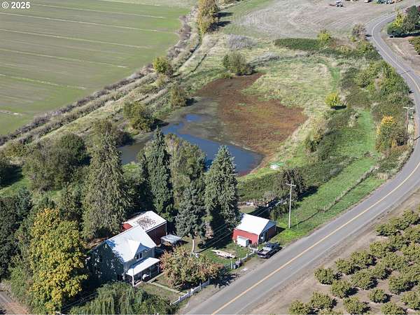 6.5 Acres of Residential Land with Home for Sale in McMinnville, Oregon