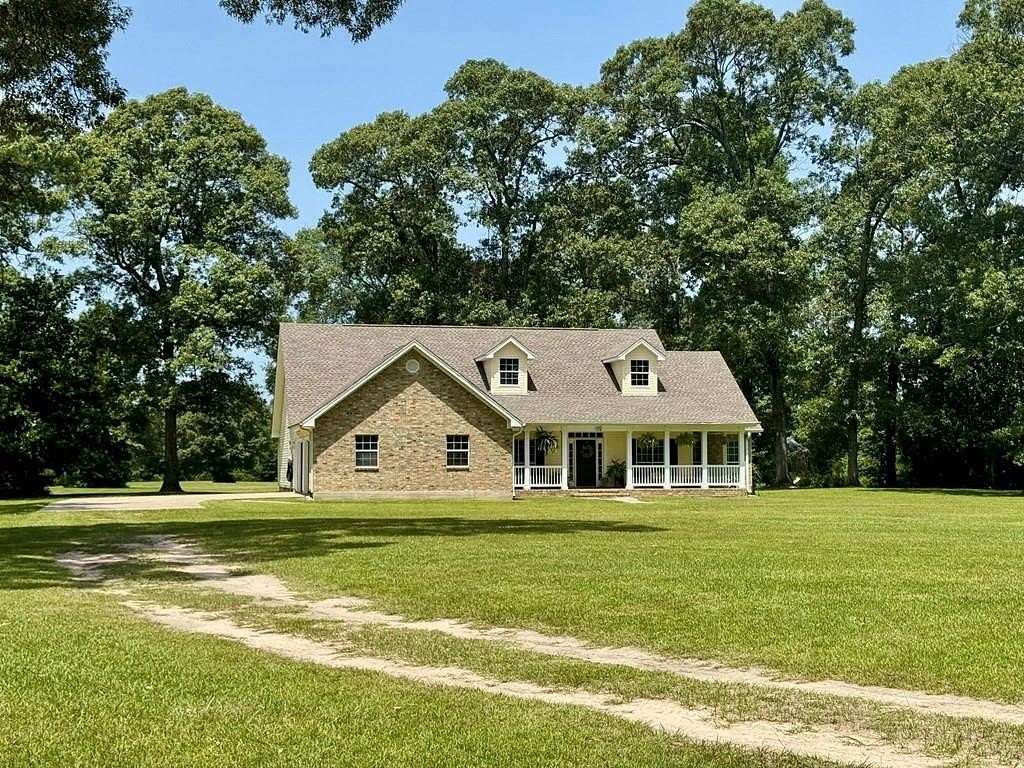 6.54 Acres of Residential Land with Home for Sale in Spurger, Texas