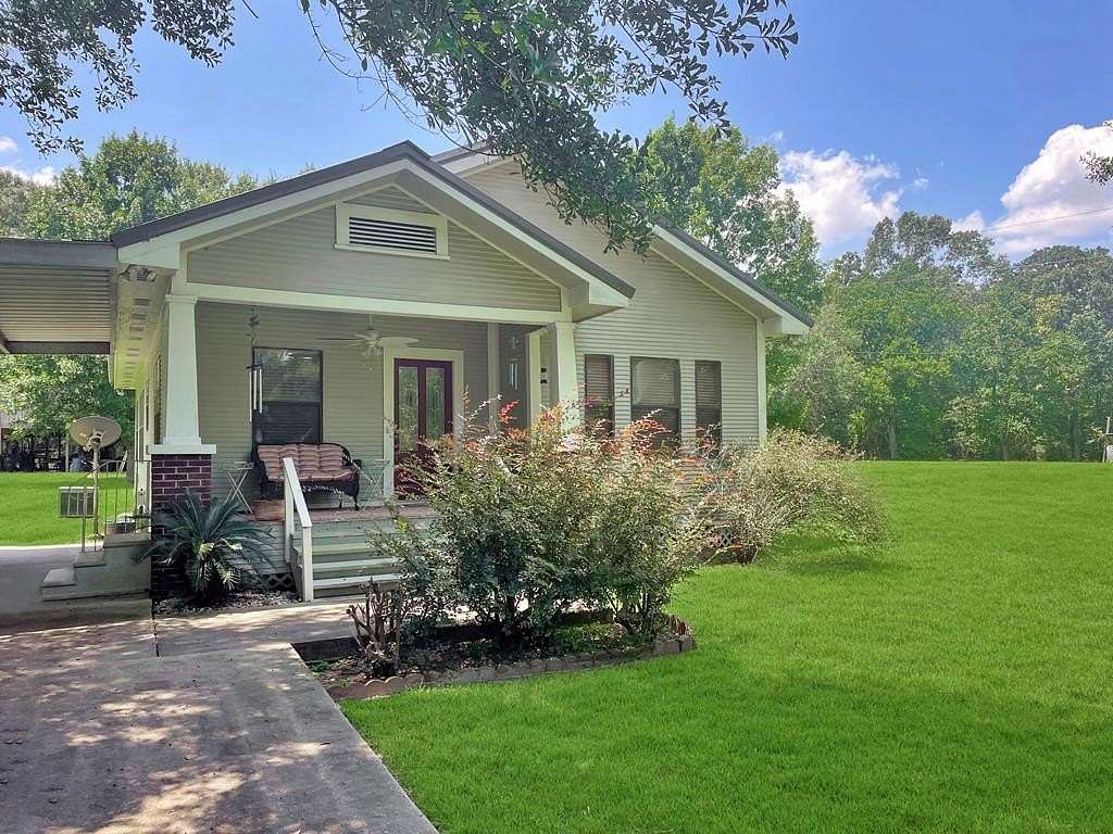 12.4 Acres of Land with Home for Sale in Jasper, Texas