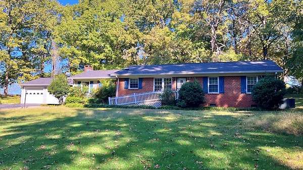 2.43 Acres of Residential Land with Home for Sale in Paris, Tennessee