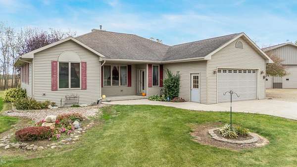 3.48 Acres of Residential Land with Home for Sale in Omro, Wisconsin