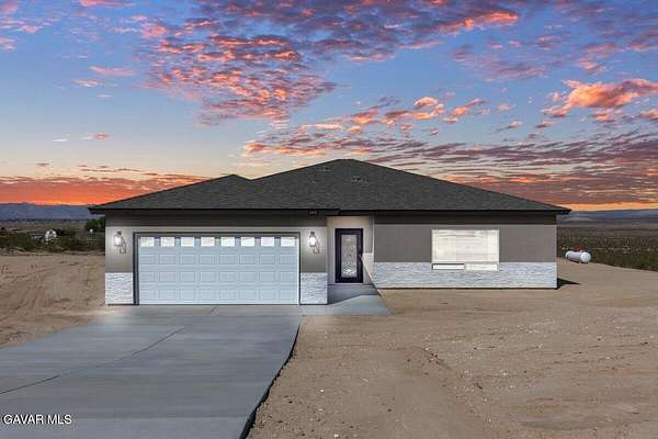 2.55 Acres of Residential Land with Home for Sale in California City, California