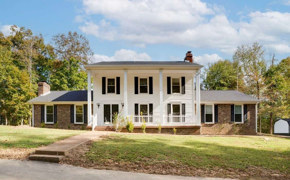 5.55 Acres of Residential Land with Home for Sale in Dover, Tennessee