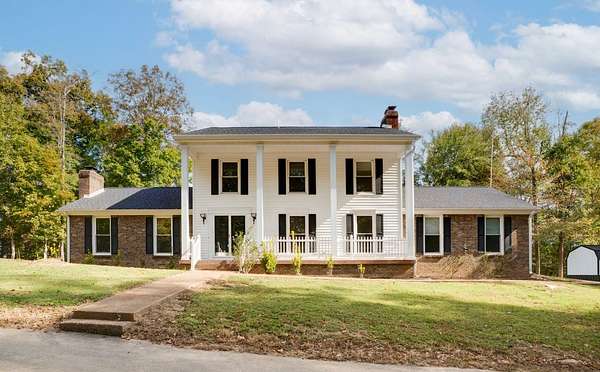 5.55 Acres of Residential Land with Home for Sale in Dover, Tennessee