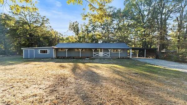 2 Acres of Residential Land with Home for Sale in Texarkana, Texas