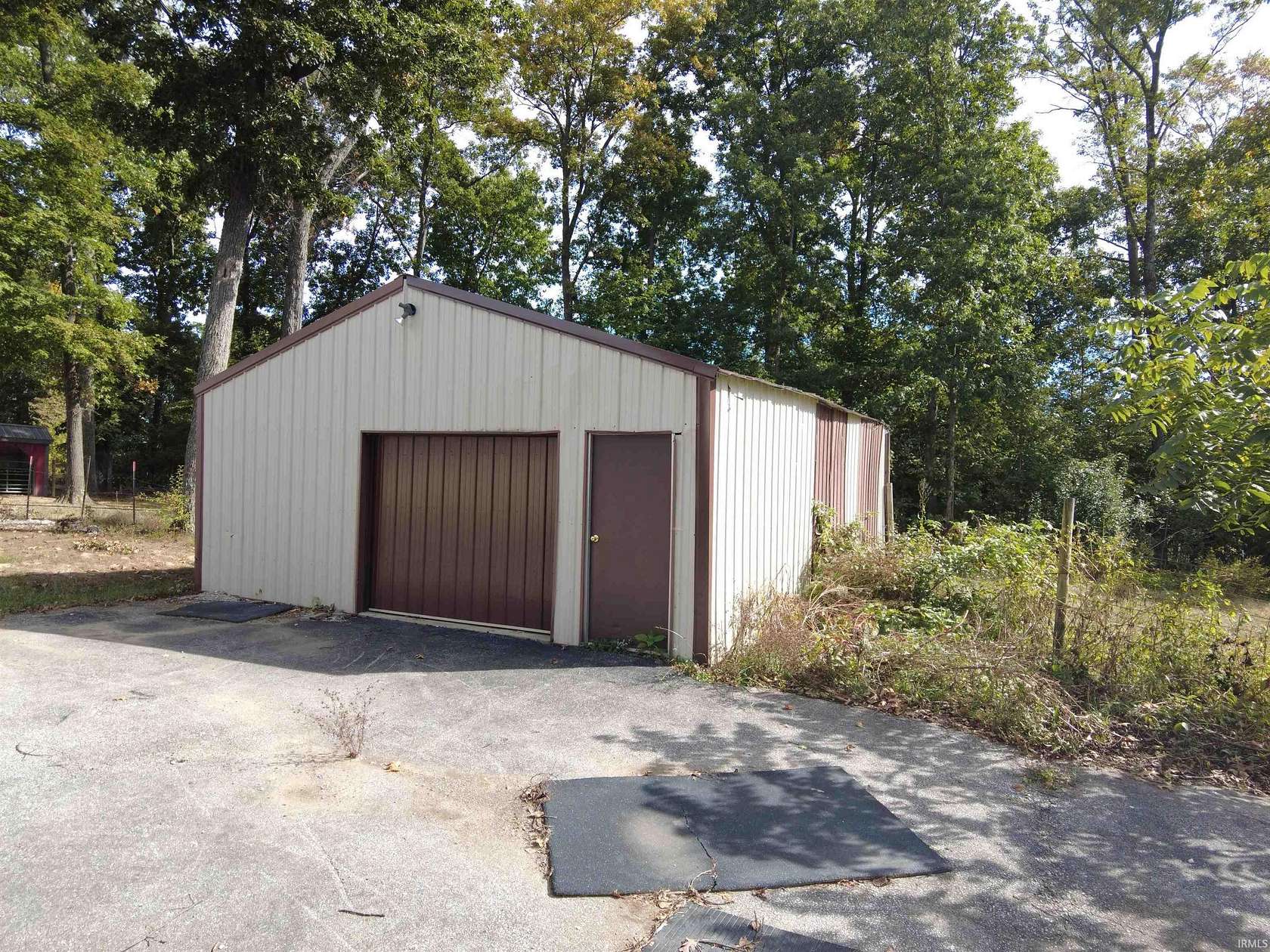 20.8 Acres of Recreational Land with Home for Sale in Bloomfield, Indiana