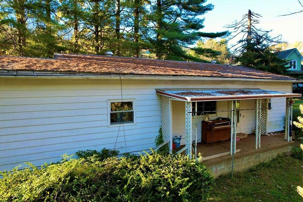 1.76 Acres of Residential Land with Home for Sale in Tannersville, Virginia