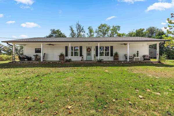 4 Acres of Residential Land with Home for Sale in Henderson, Texas