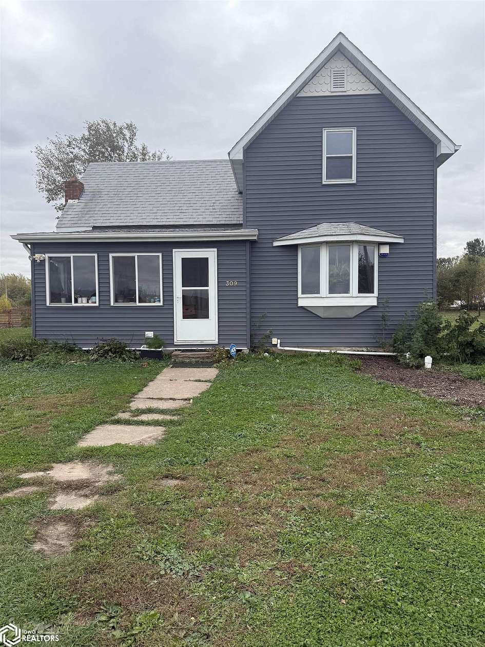 4.7 Acres of Residential Land with Home for Sale in Montour, Iowa