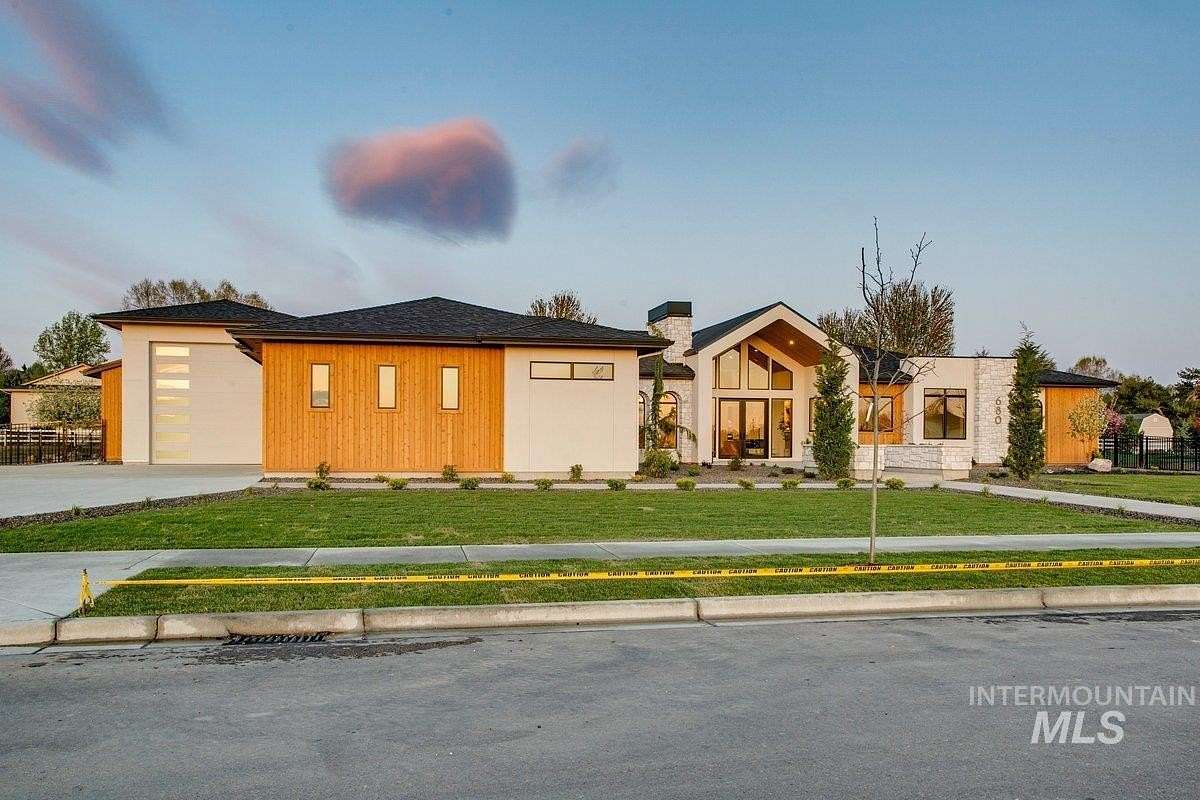 5.1 Acres of Residential Land with Home for Sale in Caldwell, Idaho