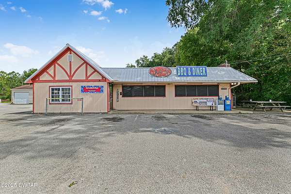 6.35 Acres of Improved Commercial Land for Sale in Huntingdon, Tennessee