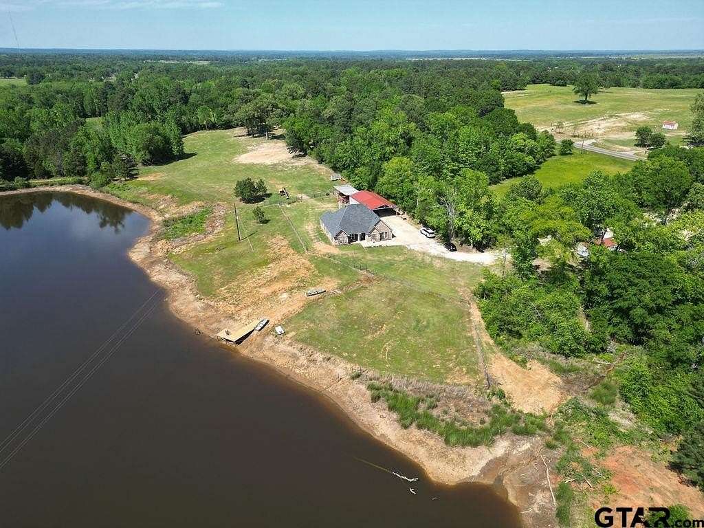 8 Acres of Residential Land with Home for Lease in Winona, Texas