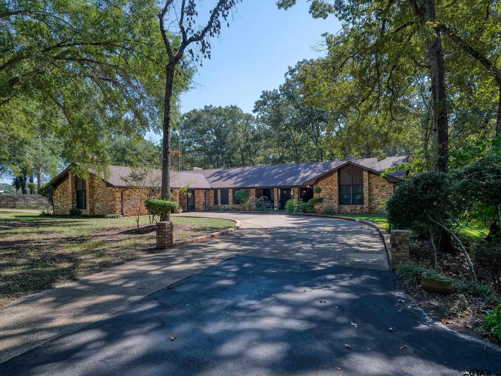 7.58 Acres of Residential Land with Home for Sale in Jacksonville, Texas