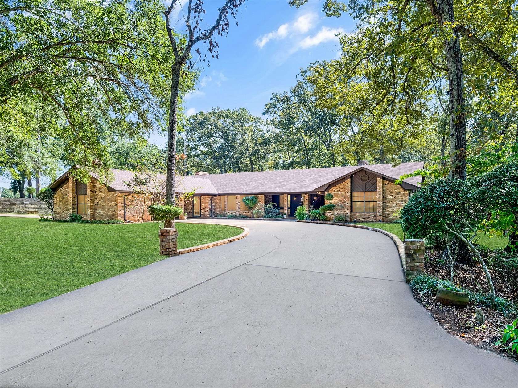 7.58 Acres of Land with Home for Sale in Jacksonville, Texas