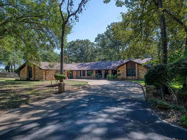 7.58 Acres of Residential Land with Home for Sale in Jacksonville, Texas