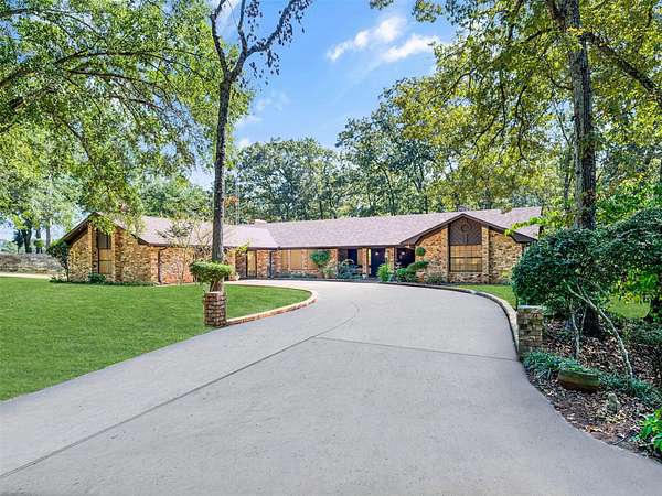 7.58 Acres of Land with Home for Sale in Jacksonville, Texas
