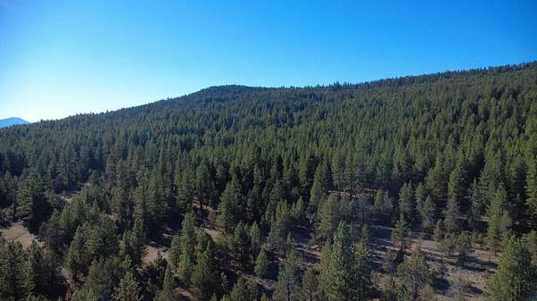 914 Acres of Recreational Land for Sale in Dorris, California