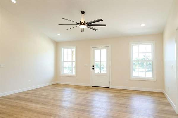 1.58 Acres of Residential Land with Home for Sale in Glasgow, Kentucky