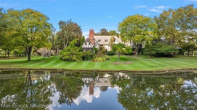 8.22 Acres of Residential Land with Home for Sale in Bloomfield Hills, Michigan