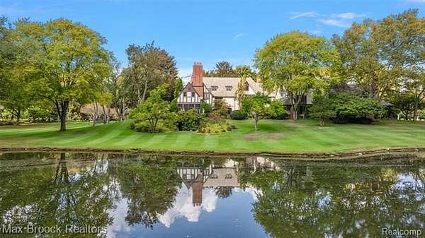 8.22 Acres of Residential Land with Home for Sale in Bloomfield Hills, Michigan