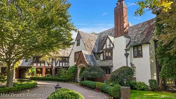 8.22 Acres of Land with Home for Sale in Bloomfield Hills, Michigan