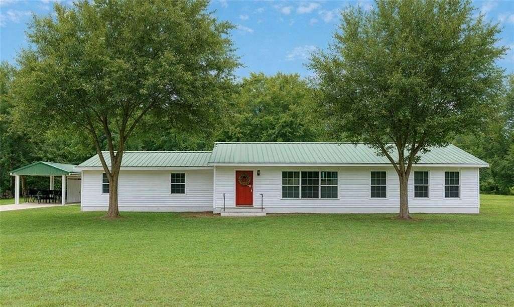 2.23 Acres of Residential Land with Home for Sale in Blackshear, Georgia