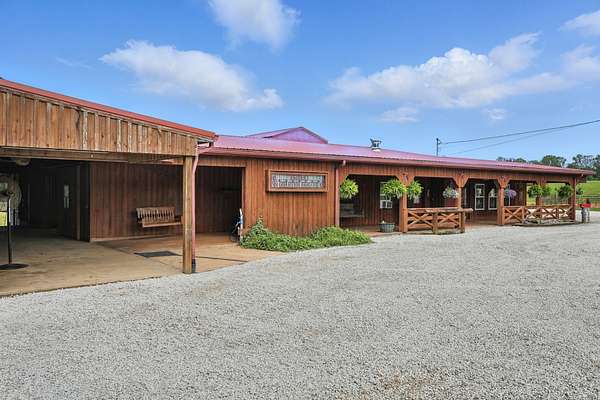 16.7 Acres of Improved Mixed-Use Land for Sale in Waverly, Tennessee