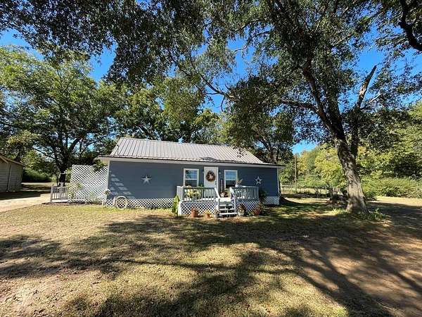 4 Acres of Residential Land with Home for Sale in Palestine, Texas