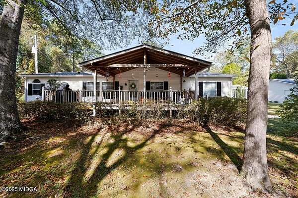 2.86 Acres of Residential Land with Home for Sale in Macon, Georgia