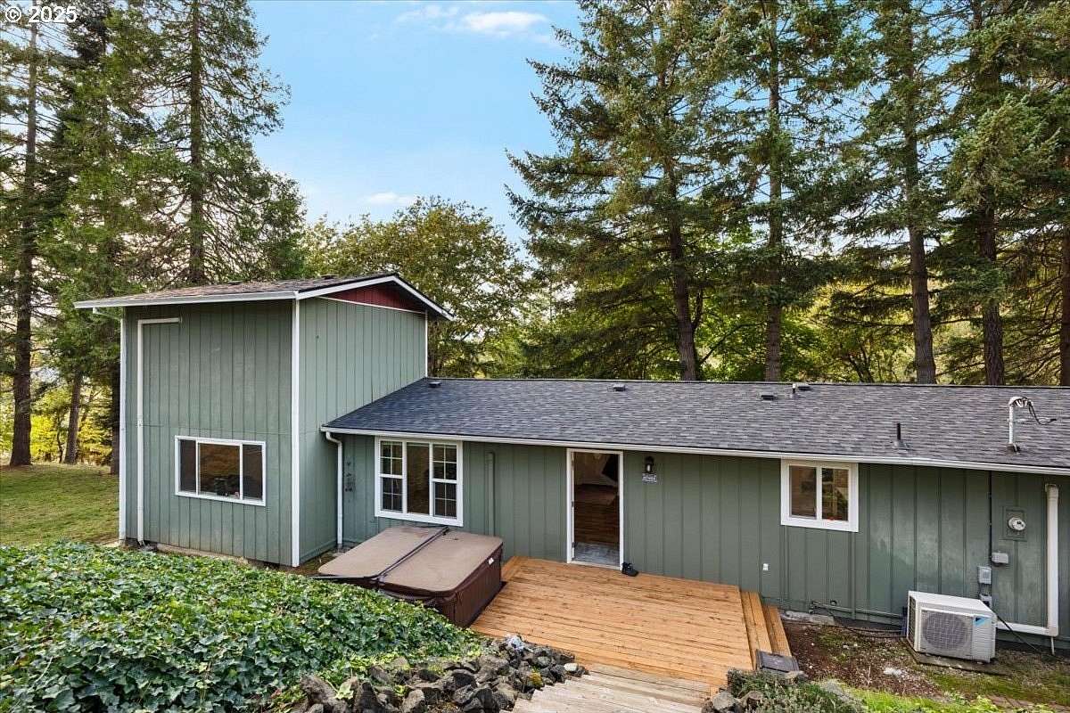 1.75 Acres of Land with Home for Sale in Roseburg, Oregon