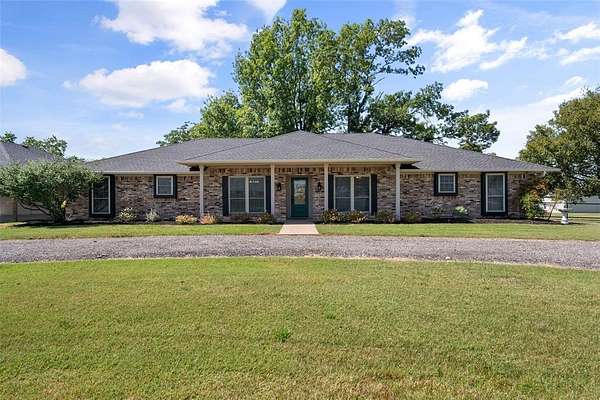 6 Acres of Land with Home for Sale in Barry, Texas