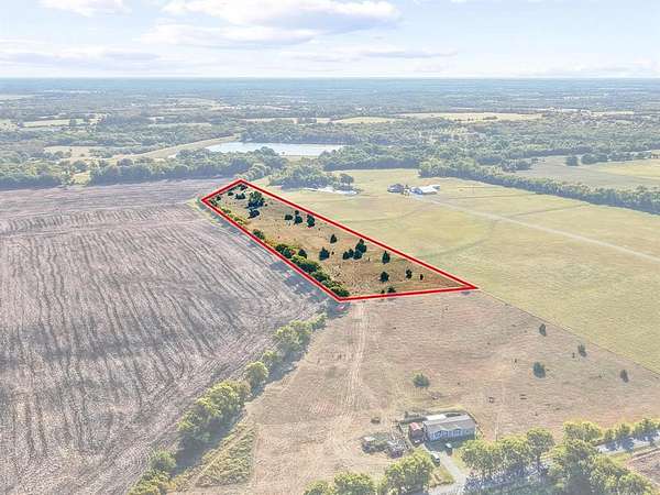 8 Acres of Land for Sale in Bells, Texas