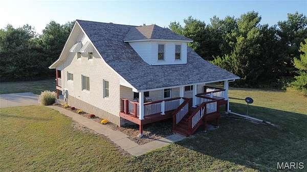 5 Acres of Residential Land with Home for Sale in Jerseyville, Illinois