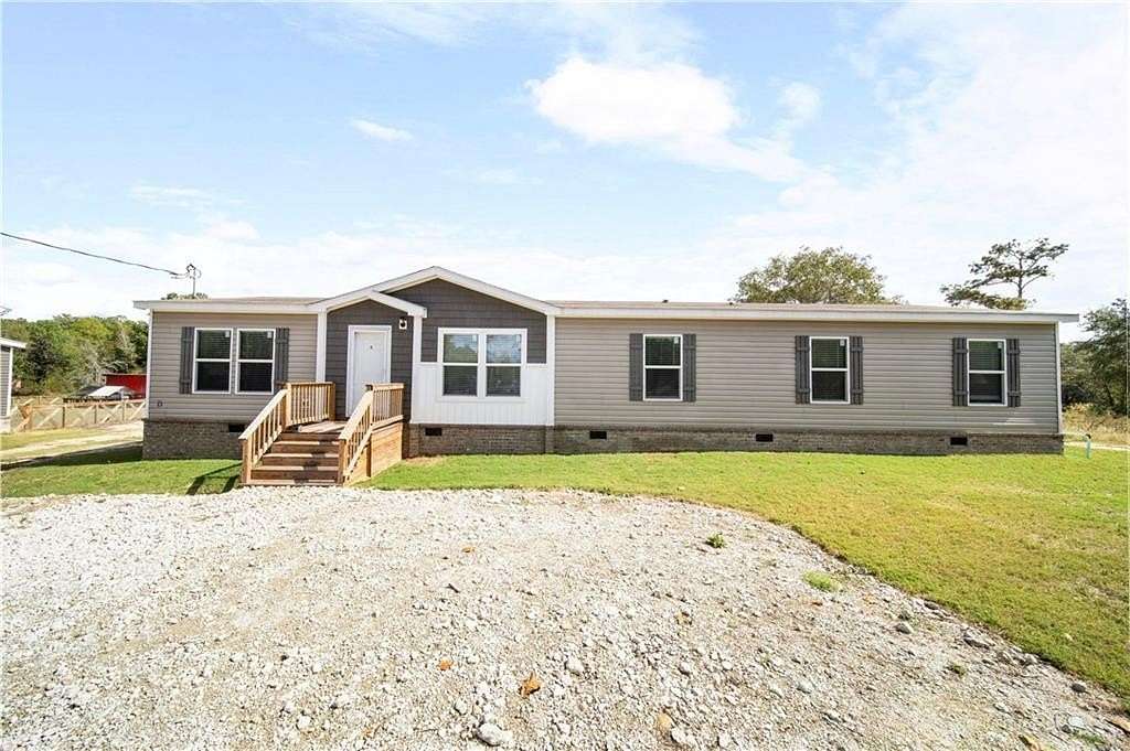 1.5 Acres of Residential Land with Home for Sale in Salem, Alabama