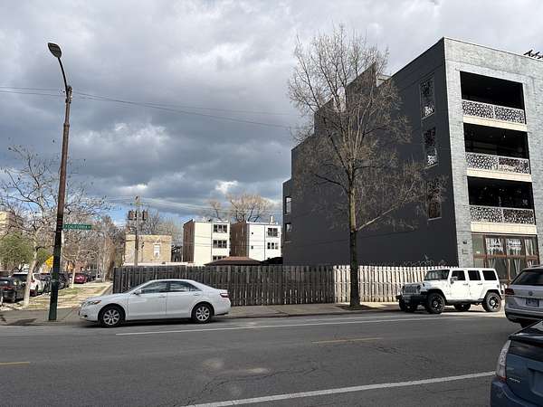 0.18 Acres of Residential Land for Sale in Chicago, Illinois