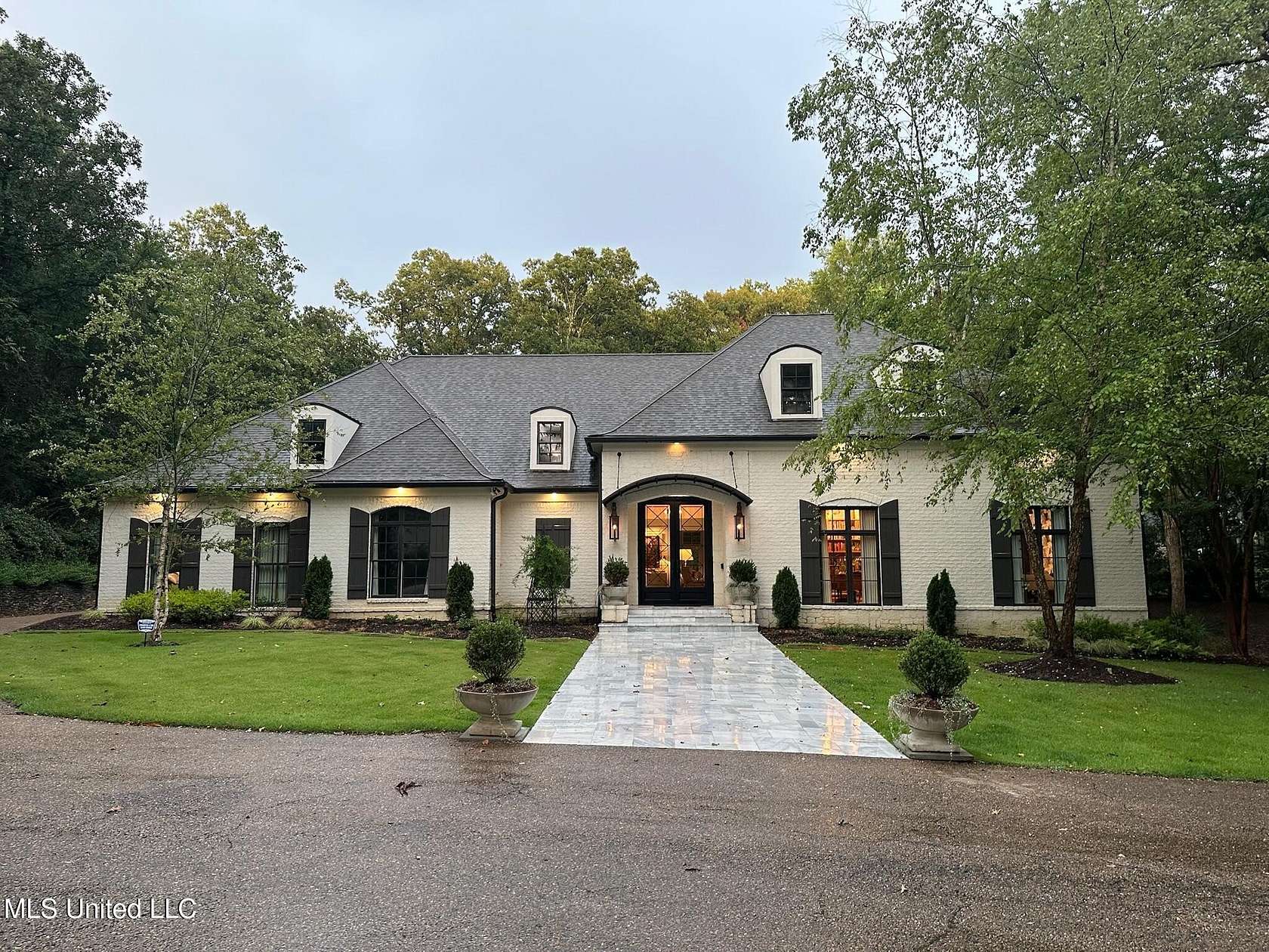 1.84 Acres of Residential Land with Home for Sale in Ridgeland, Mississippi