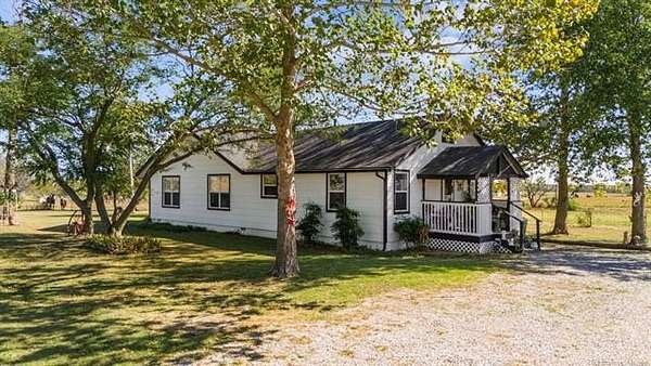 10 Acres of Land with Home for Sale in Skiatook, Oklahoma