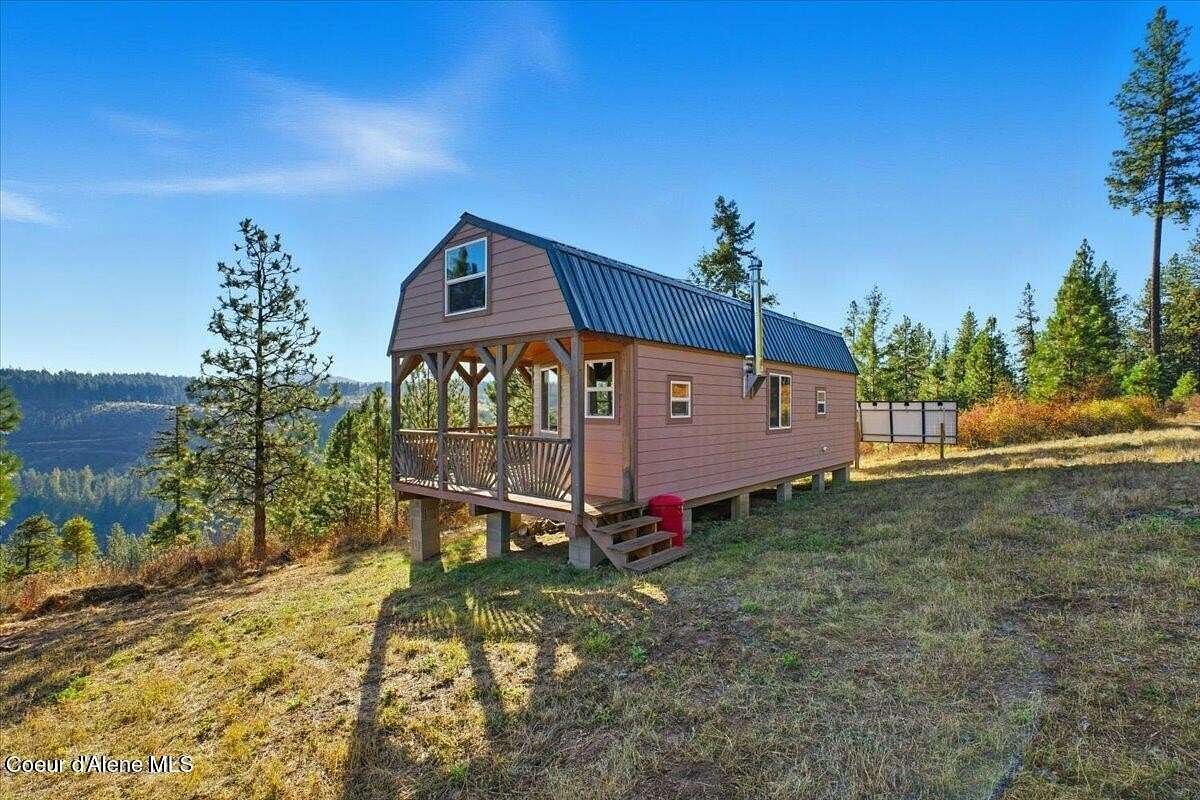 19.9 Acres of Land with Home for Sale in Plummer, Idaho