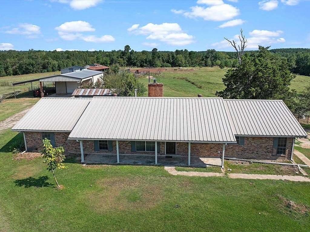 20 Acres of Land with Home for Sale in Henderson, Texas