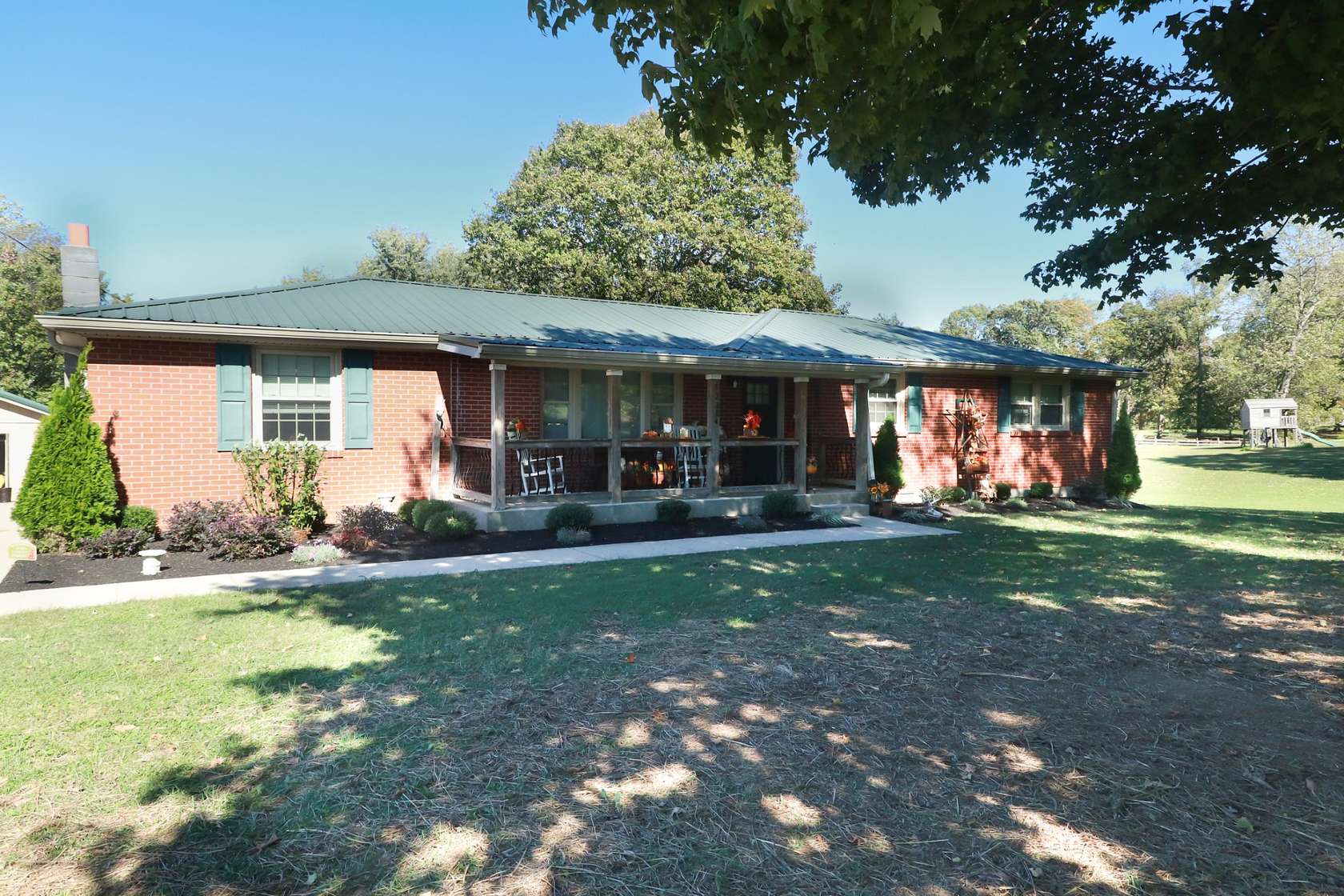 2.63 Acres of Residential Land with Home for Sale in Springfield, Tennessee