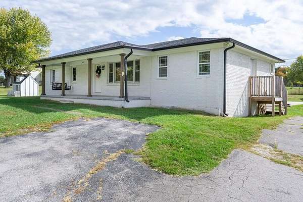 2 Acres of Residential Land with Home for Sale in Allons, Tennessee