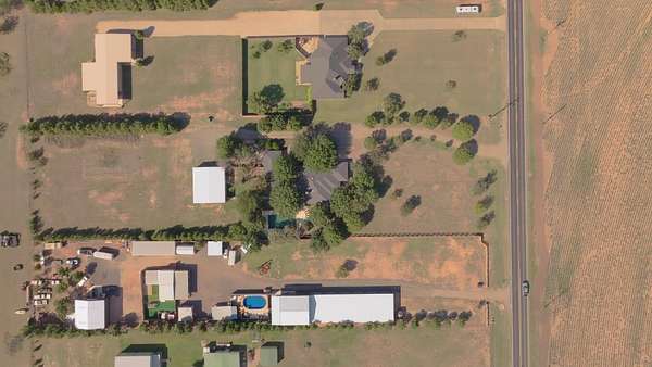 2.5 Acres of Residential Land with Home for Sale in Wolfforth, Texas