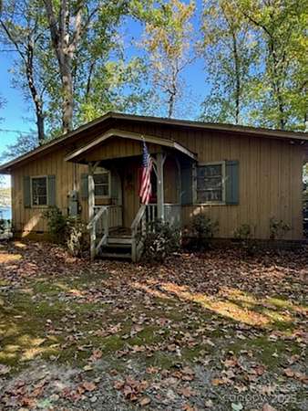 2.12 Acres of Residential Land with Home for Lease in Mooresville, North Carolina