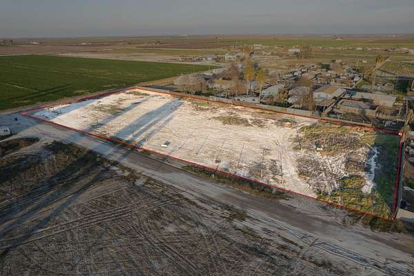 1.36 Acres of Land for Sale in Alpaugh, California