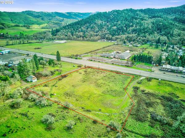 2.8 Acres of Mixed-Use Land for Sale in Roseburg, Oregon
