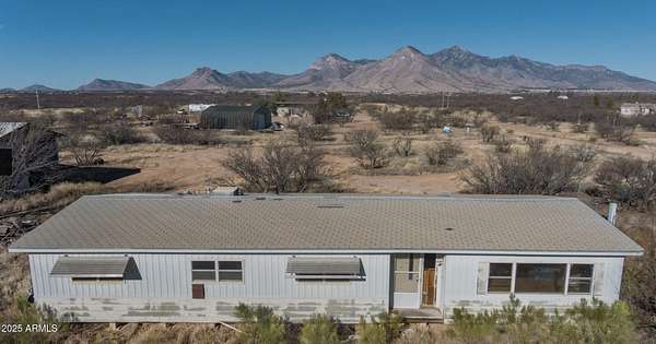 4 Acres of Residential Land with Home for Sale in Hereford, Arizona