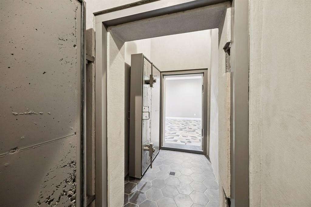 20 Acres of Land with Home for Sale in Lone Oak, Texas