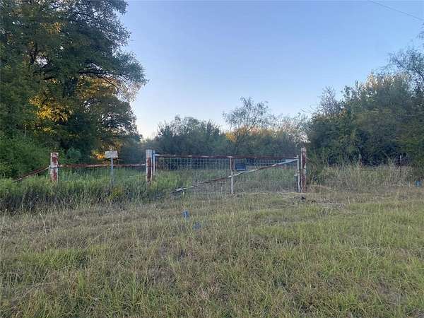 5 Acres of Residential Land for Sale in Hillsboro, Texas
