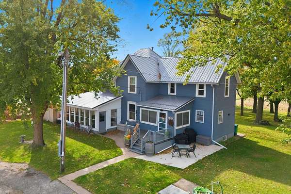 2.16 Acres of Residential Land with Home for Sale in Waverly, Iowa